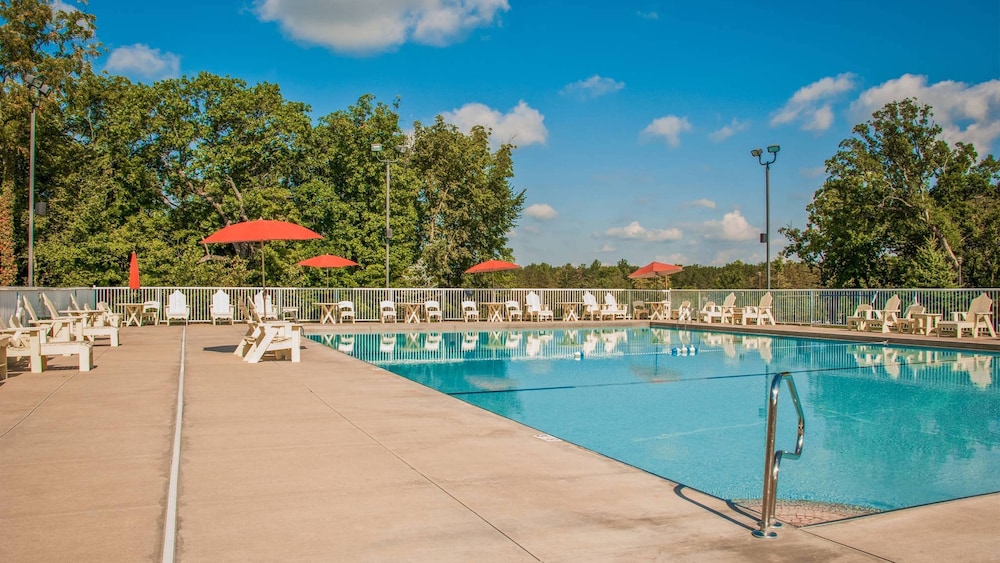 Holiday Inn Club Vacations Fox River Resort at Sheridan 25/47