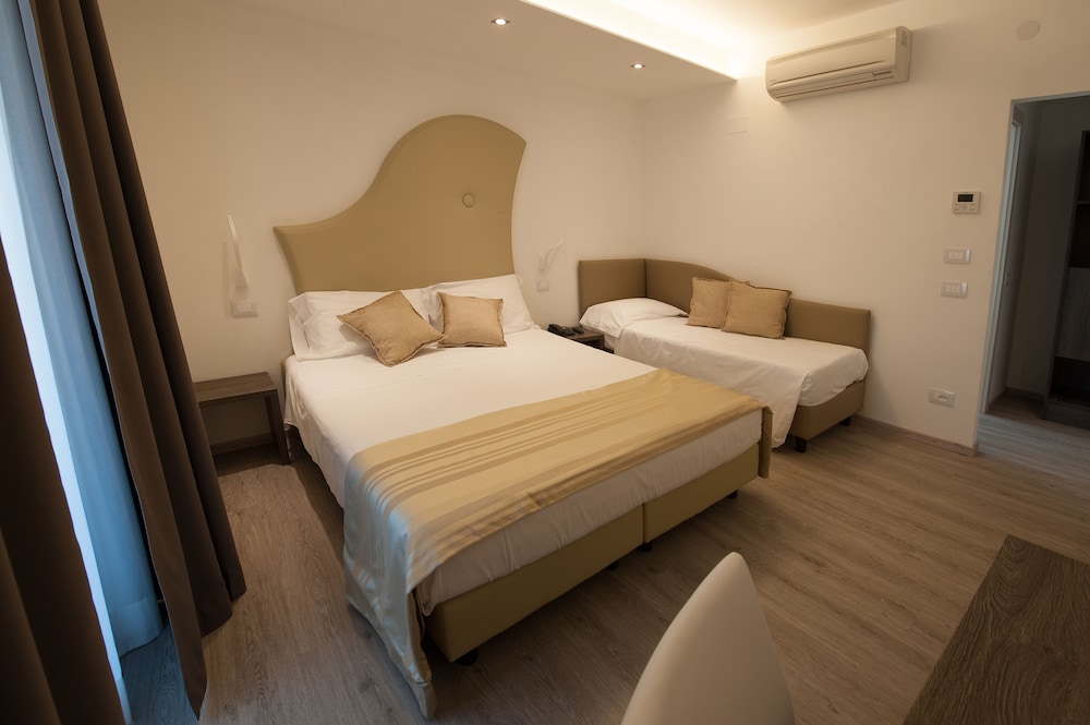 Hotel Italia 16/55
