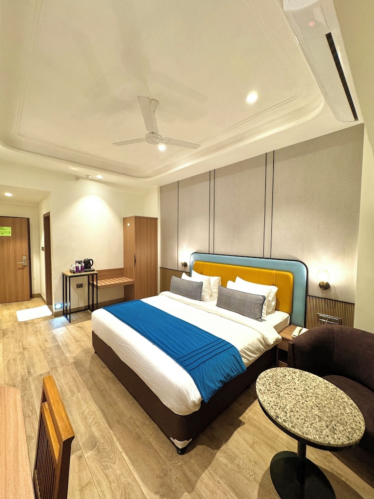 Hotel Express Inn 12/39