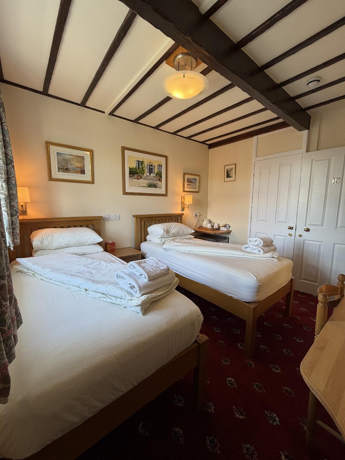 Oakwood Bed and Breakfast Heathrow 4/25