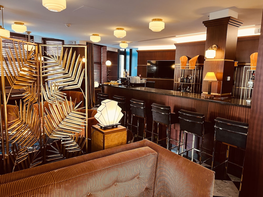 Gatsby Hotel 35/50
