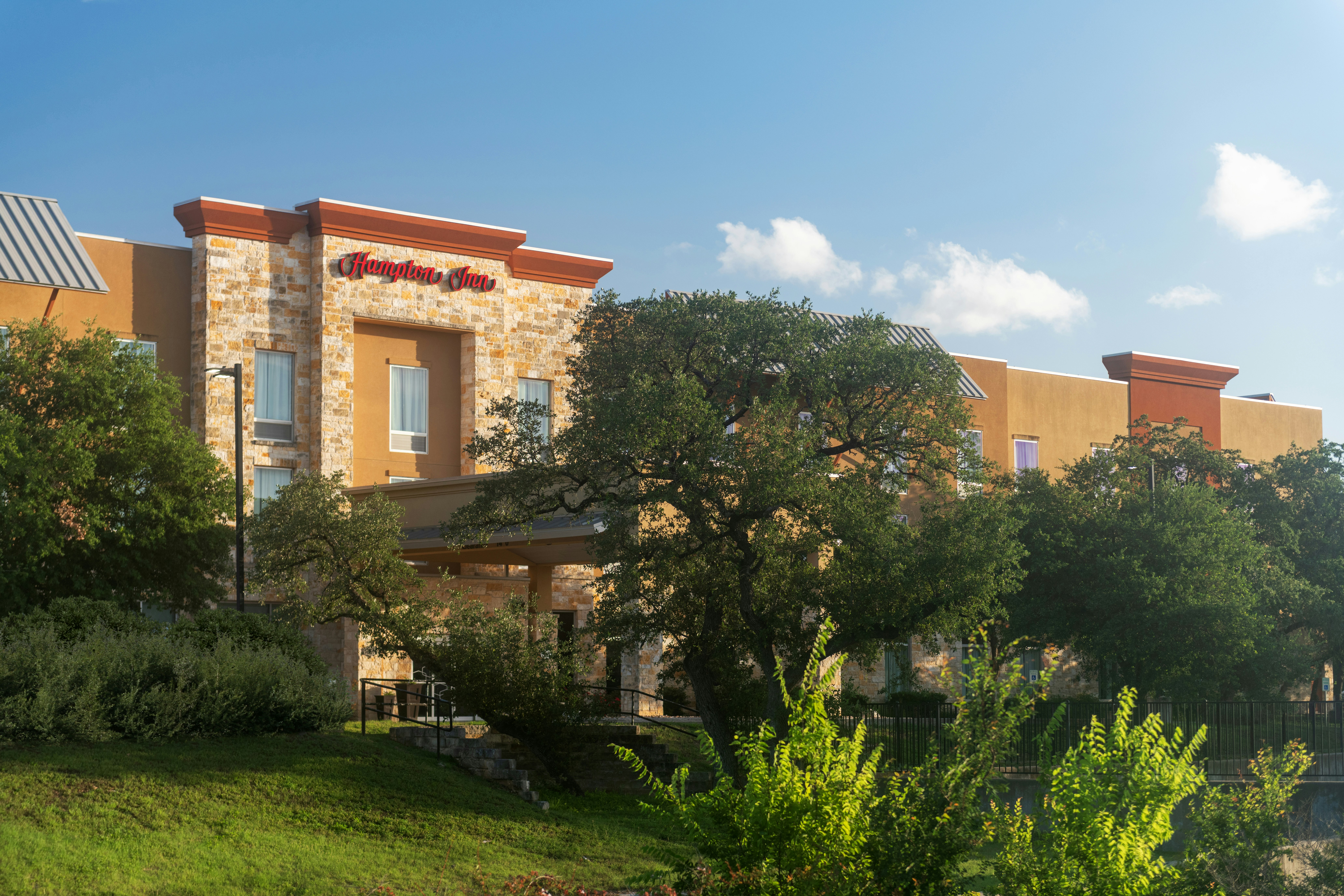HAMPTON INN AUSTIN/OAK HILL 60/64