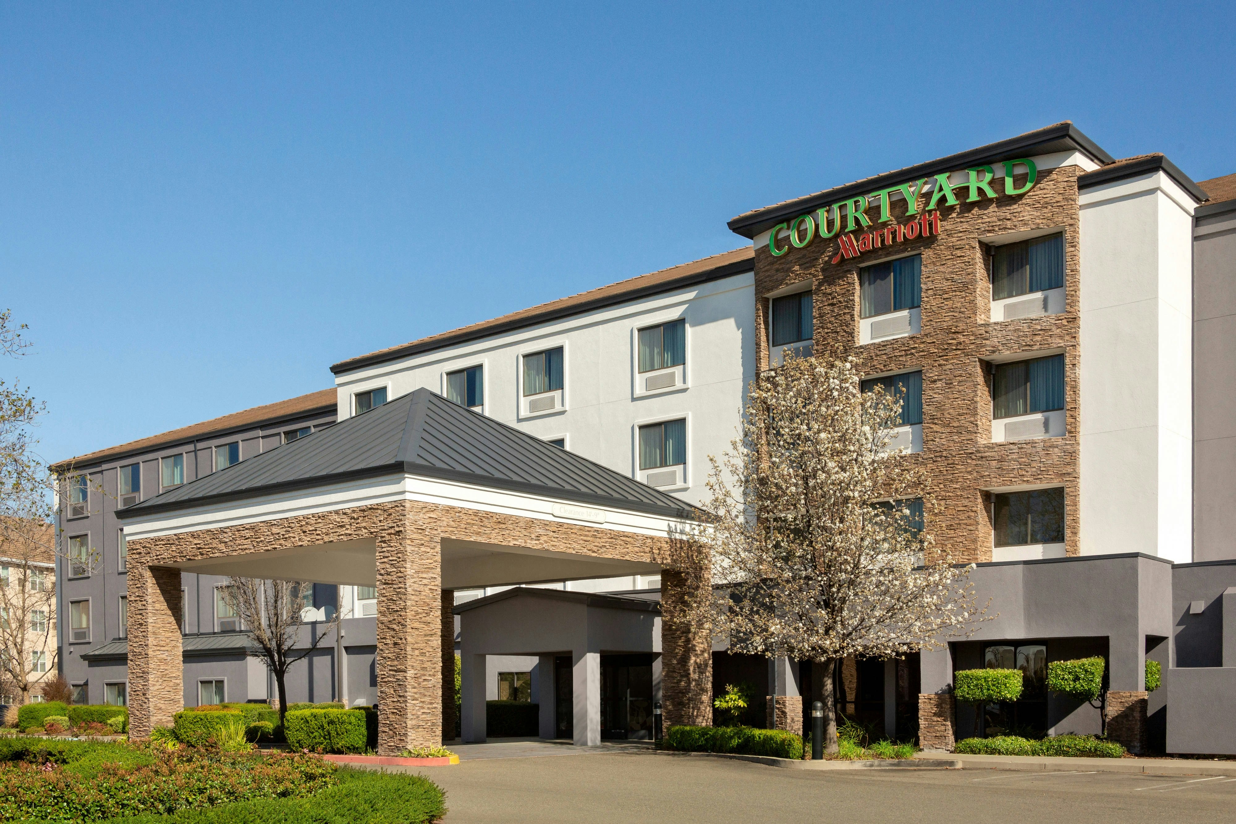 Courtyard by Marriott Roseville Galleria Mall/Creekside Ridge Drive 1/28