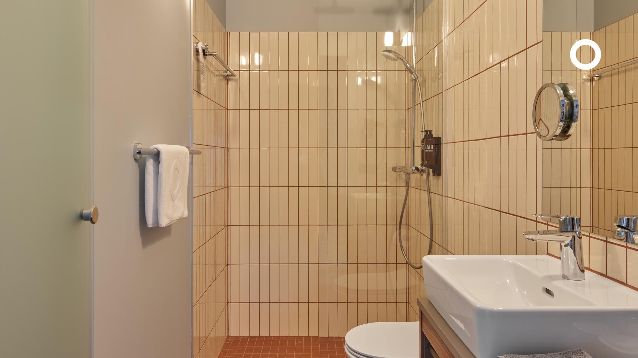 جناح، Grandi By Center Hotels 3/4
