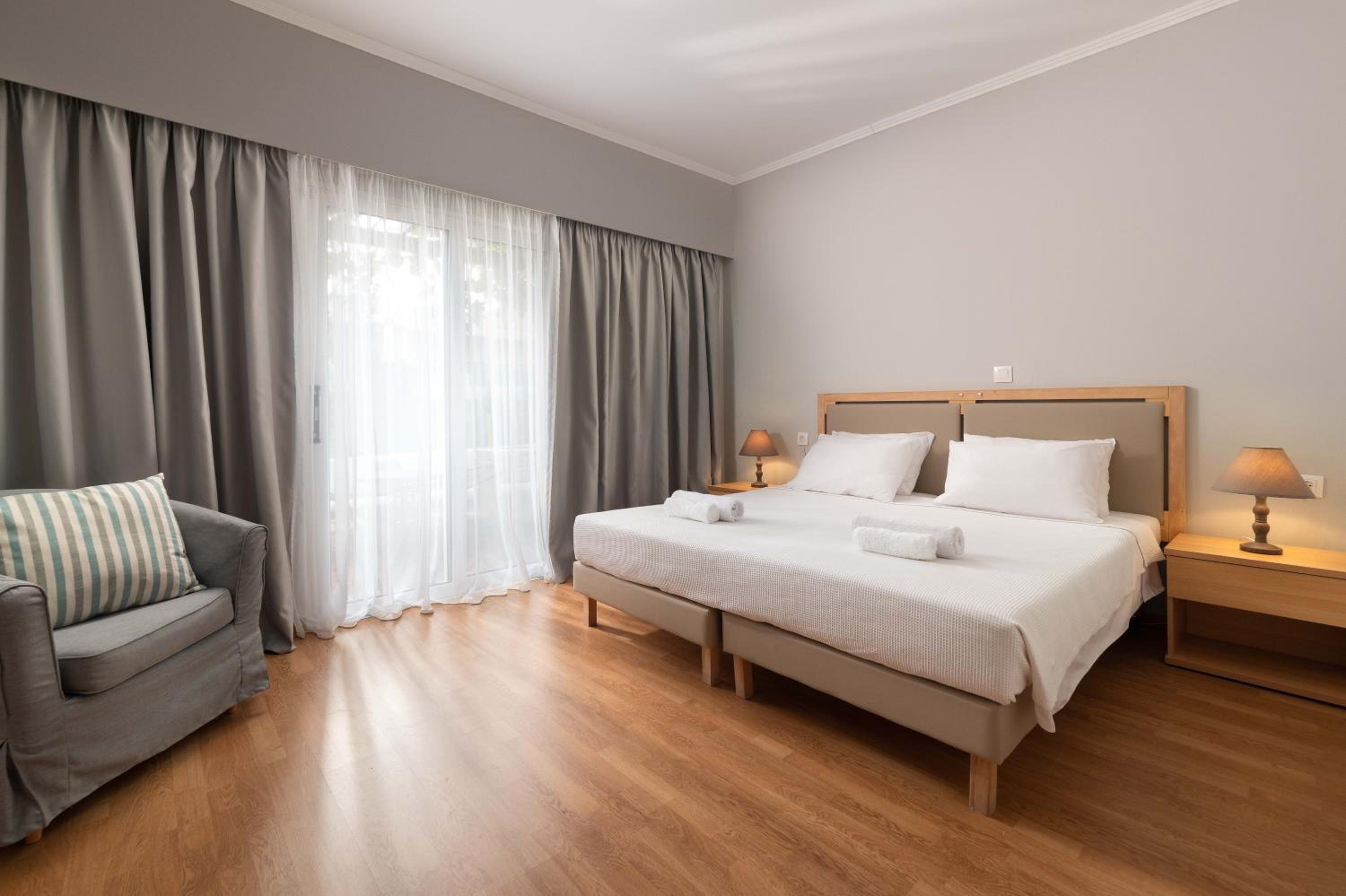 DOUBLE ROOM