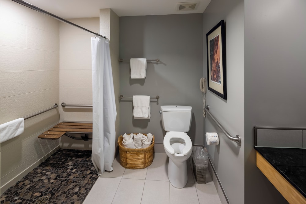 Brentwood Bay Lodge Spa 62/64