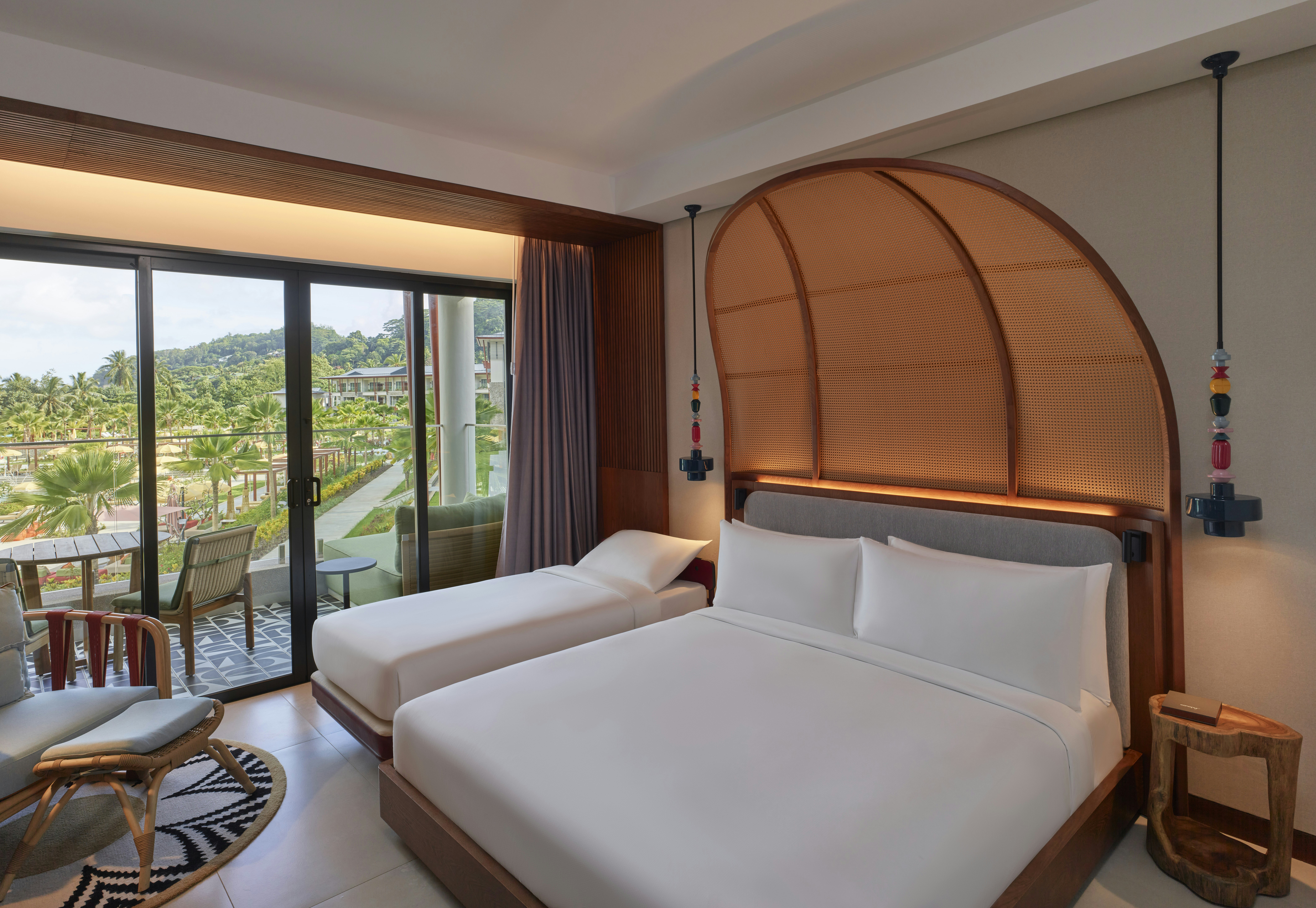 DELUXE, KING BED, GARDEN VIEW