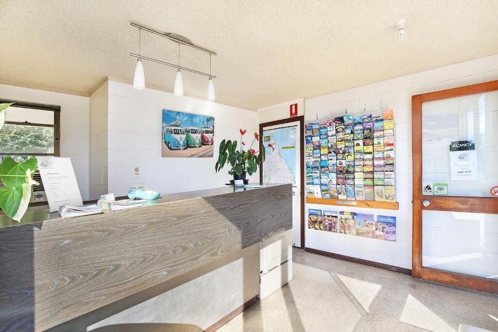 Moffat Beach Motel 8/62