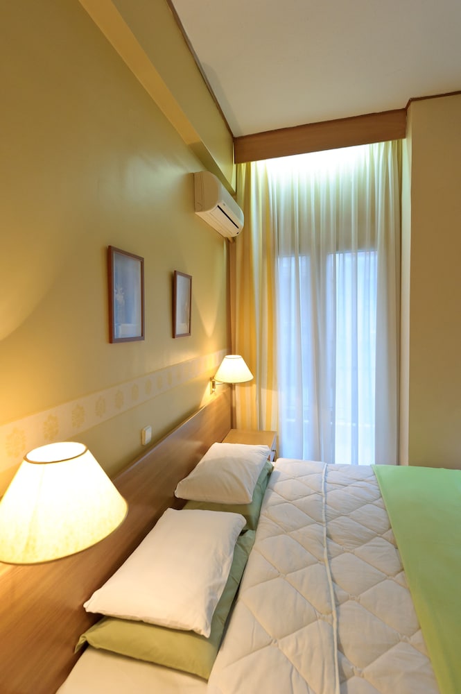 ANESIS HOTEL 7/22