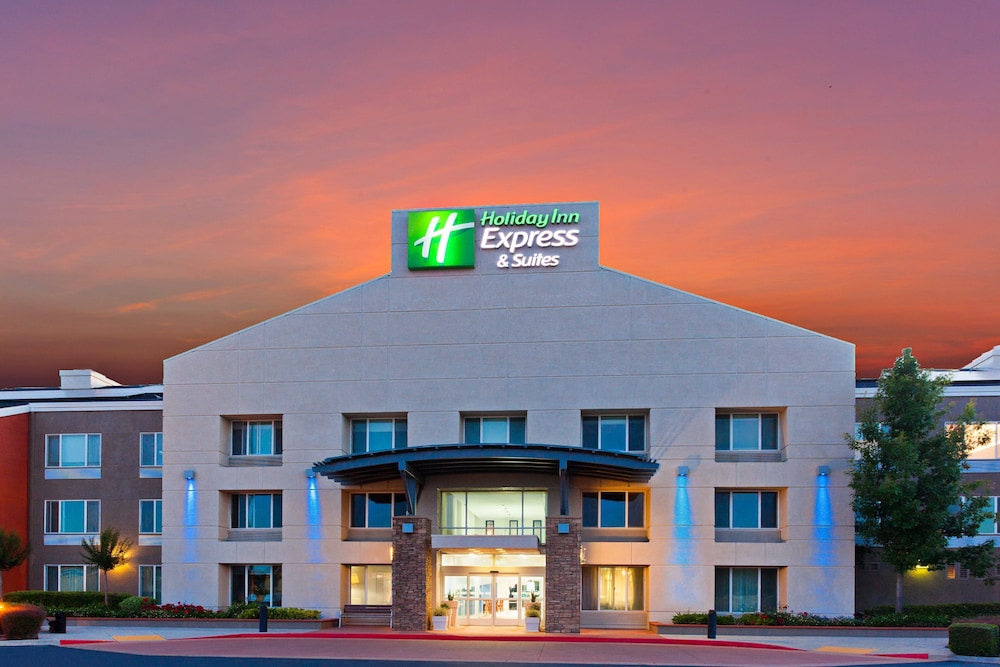 Holiday Inn Express & Suites Elk Grove West I-5 4/51