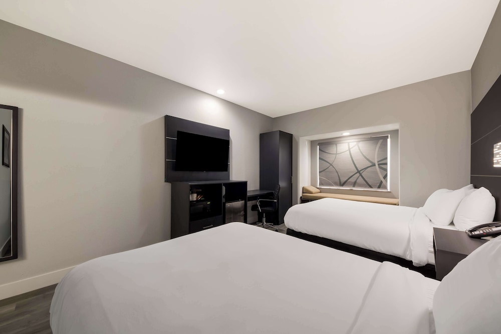 STANDARD, 2 DOUBLE BEDS