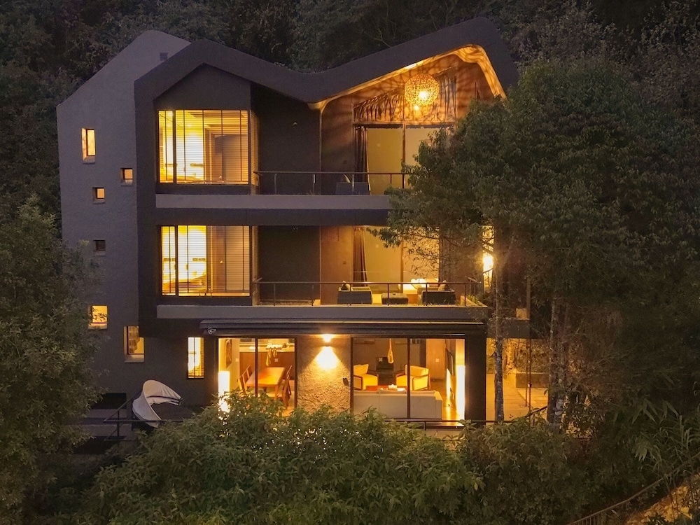 Kavya Himalayas 40/44