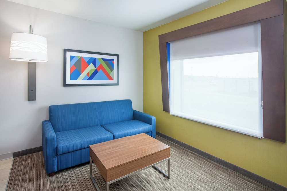 Holiday Inn Express Hotel Suites Texarkana 55/75