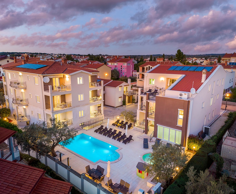 Villa Nina Apartments photo3
