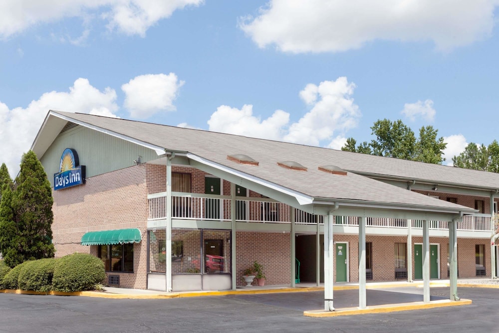 Days Inn by Wyndham Columbia NE Fort Jackson 5/23
