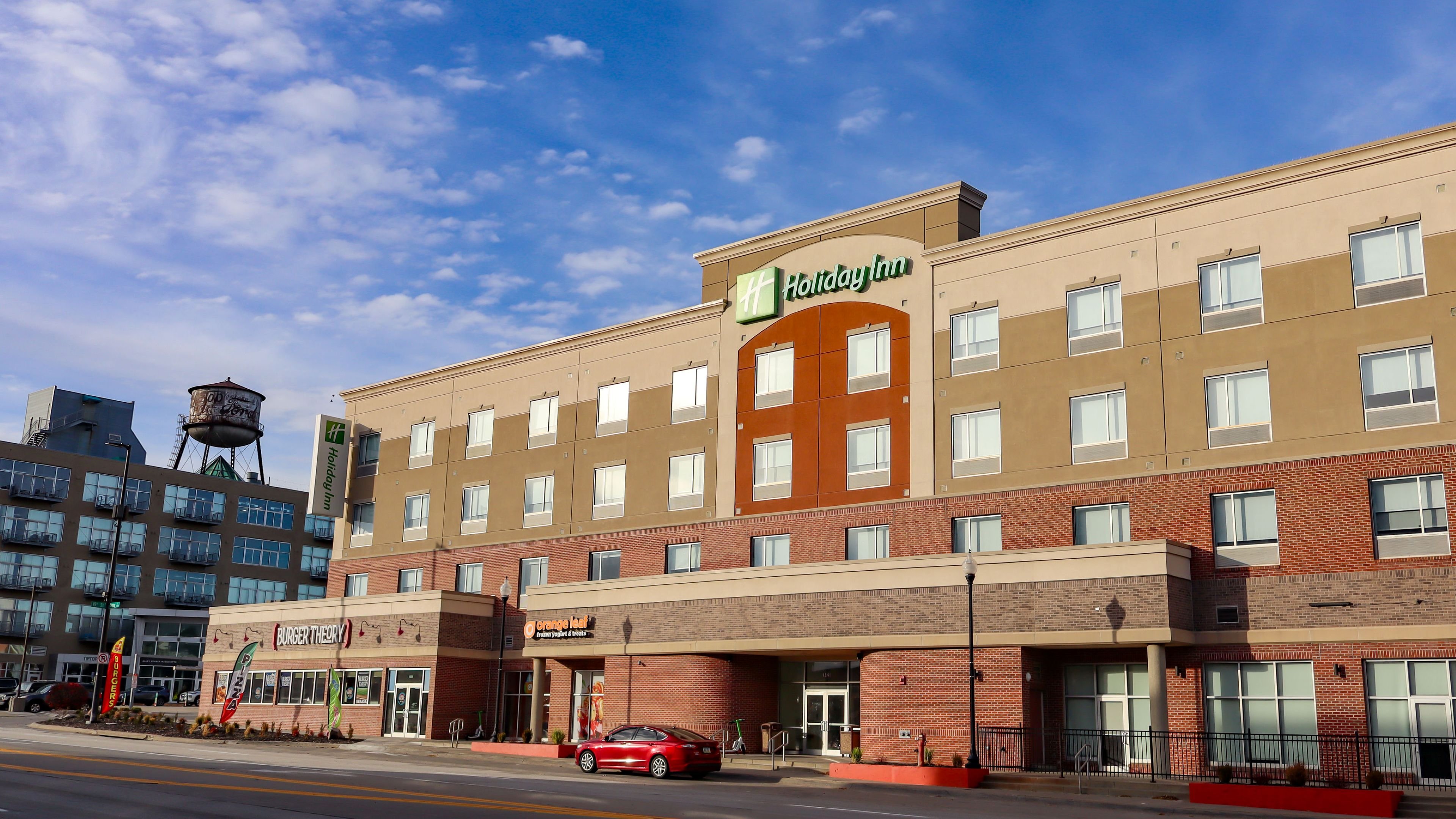 Holiday Inn Omaha Downtown-Airport 7/77