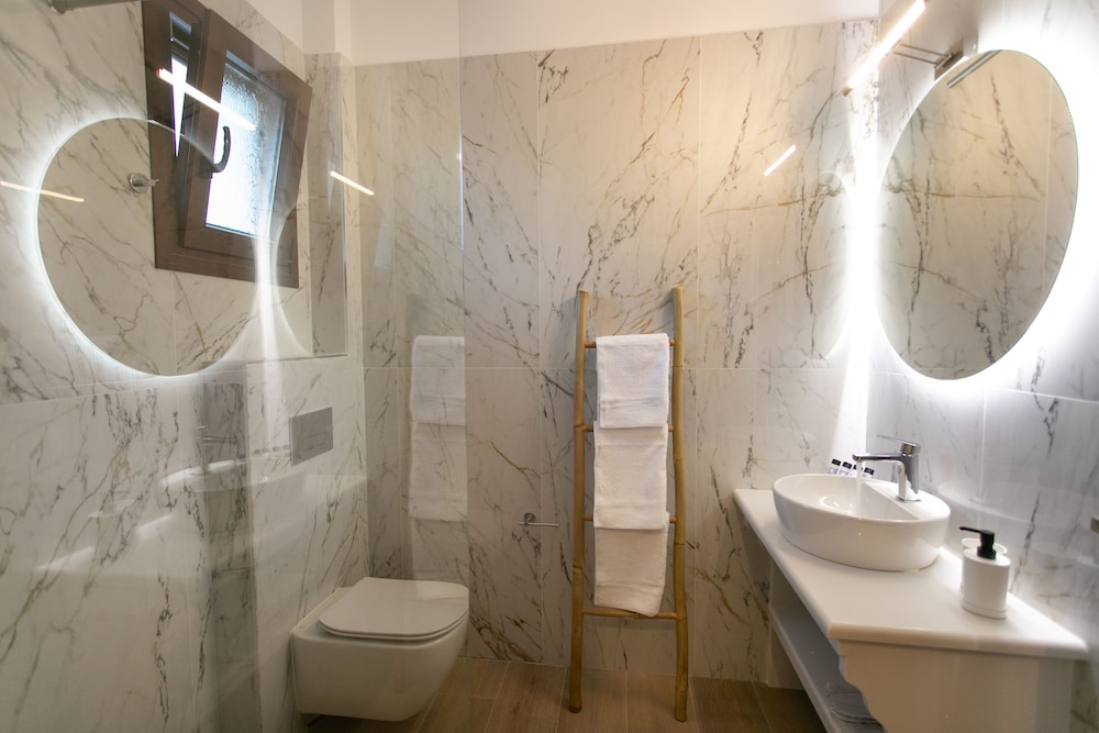 Michelangelo Suites & Apartments 66/69
