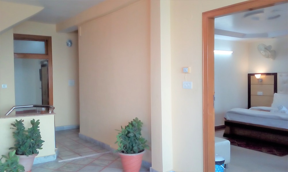 Hotel Ganesha Inn 48/50