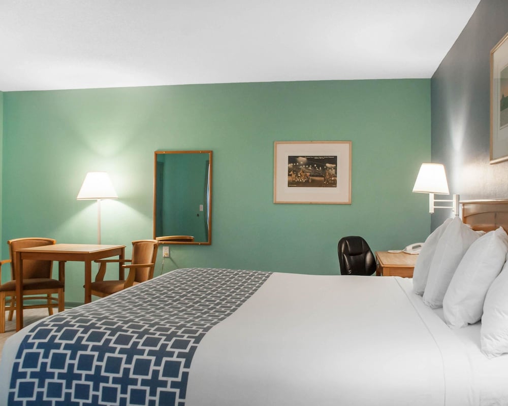 Econo Lodge Buffalo South 15/31