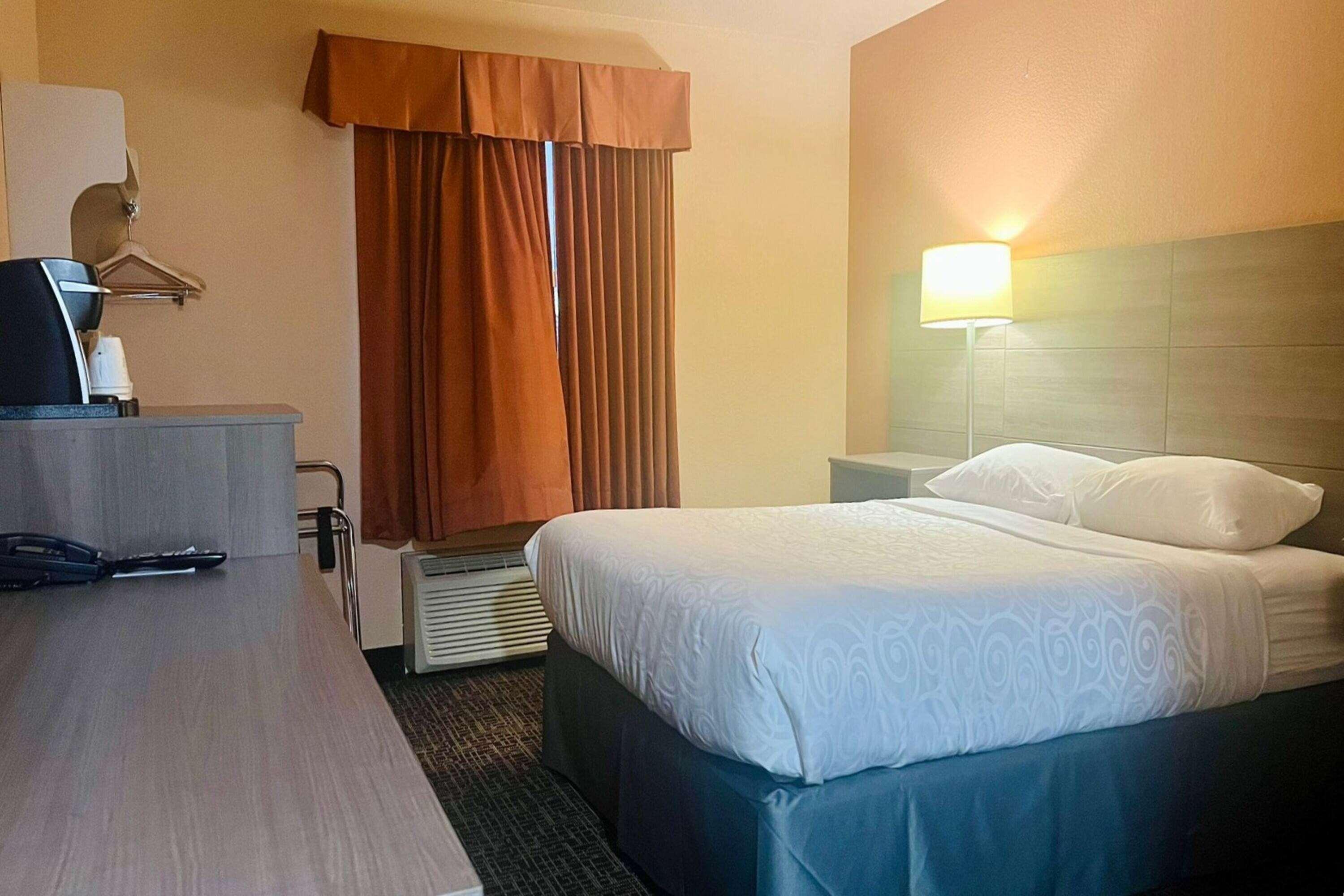 Room, Queen Bed
