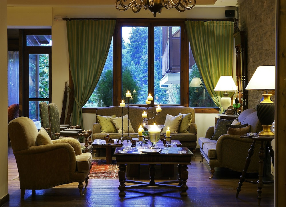 Country Club Hotel & Suites 39/75