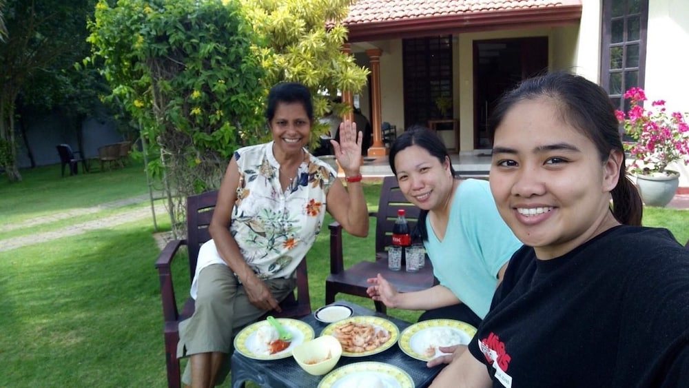 Sugandi Inn 26/40