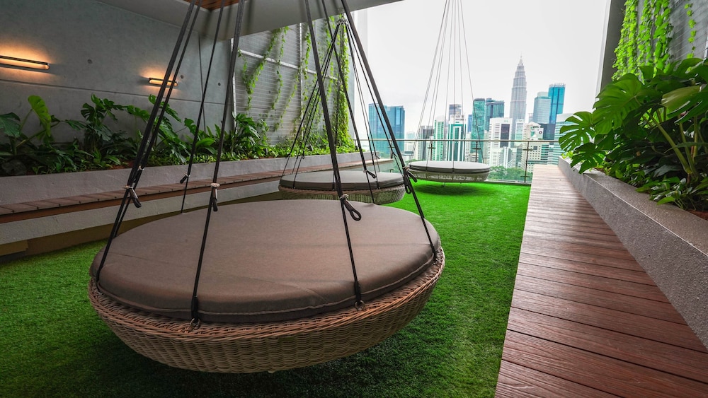 Ceylonz Suites by MyKey Global 52/56