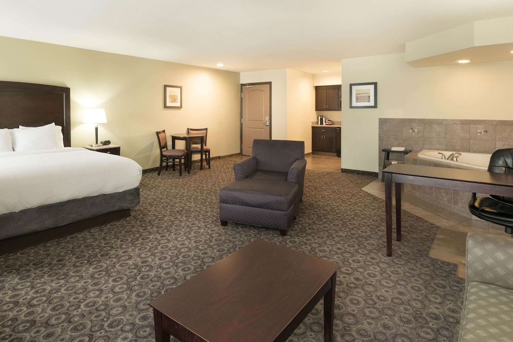La Quinta Inn & Suites by Wyndham Las Vegas Airport South 18/46