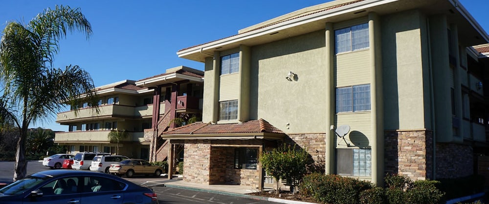 Executive Inn Hotel 3/35