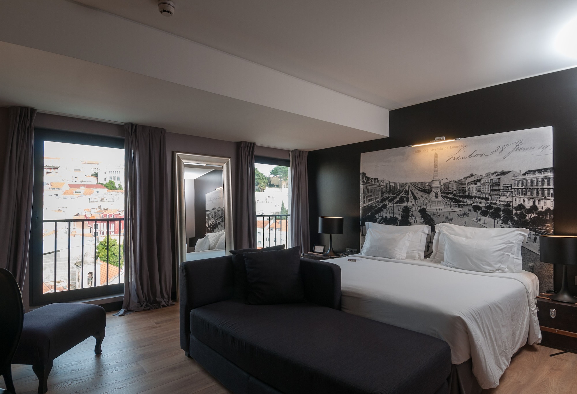 DELUXE, DOUBLE OR TWIN BED