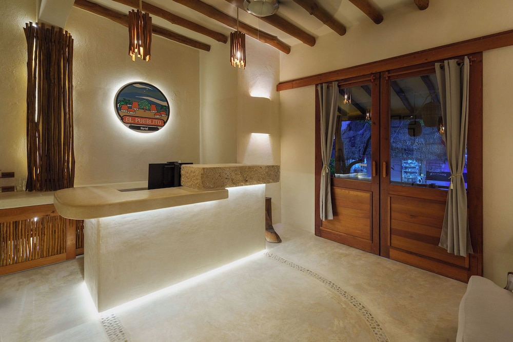 Hotel El Pueblito 5/50