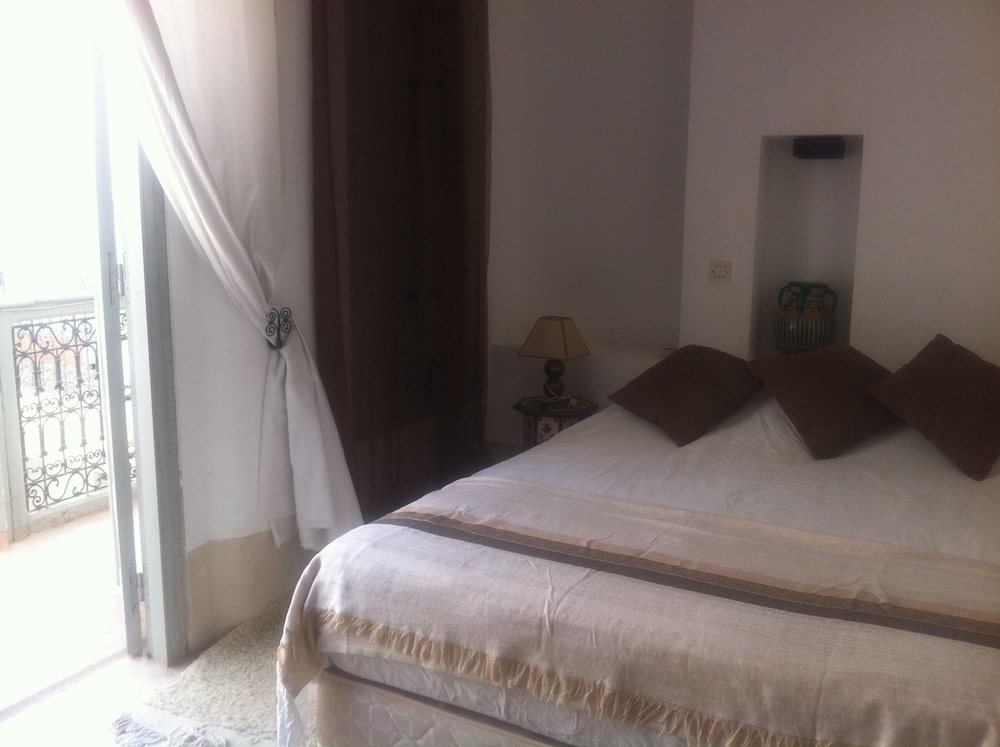 ROOM, DOUBLE BED