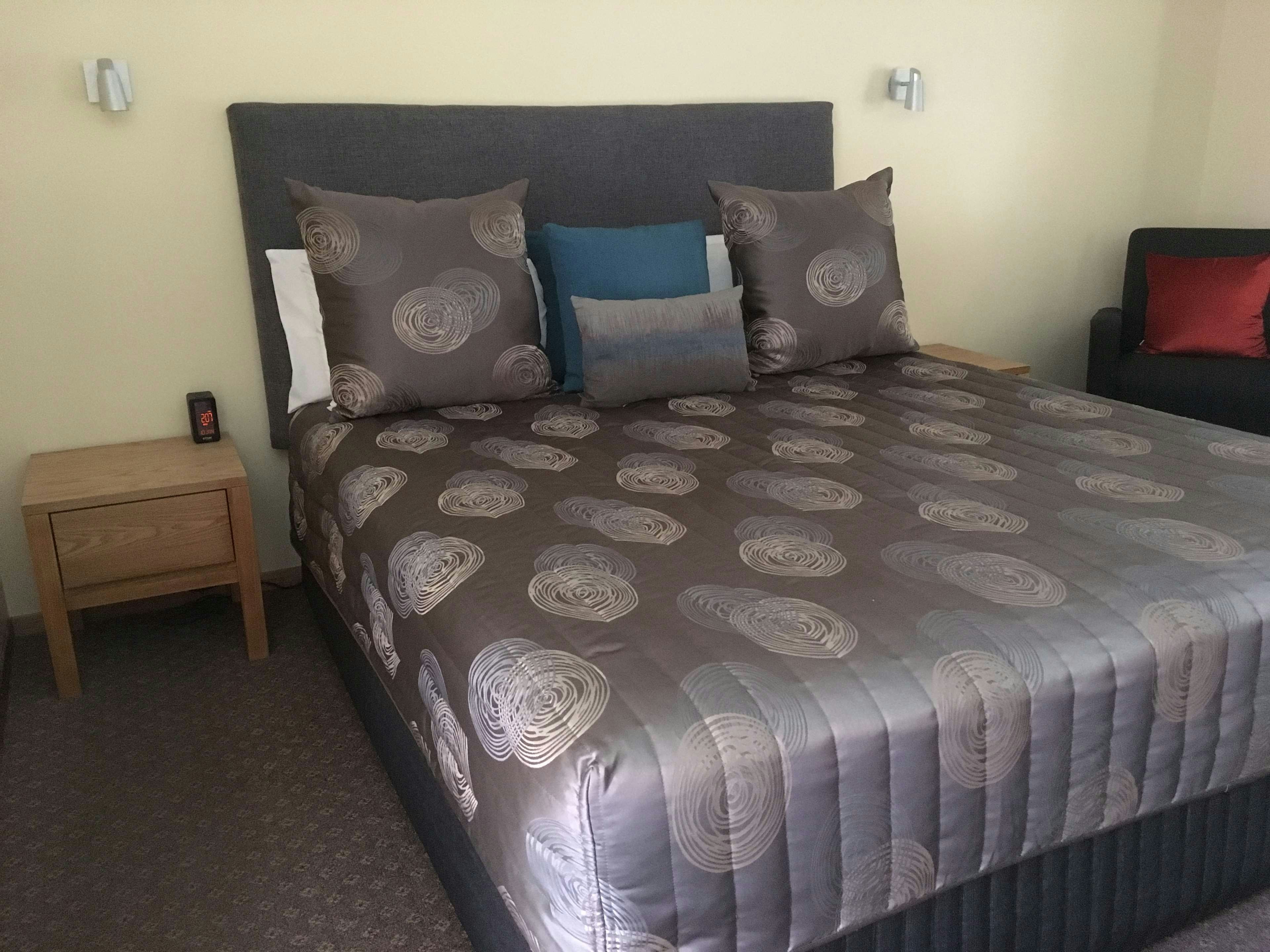 Aat 28 Goldsmith Motel 9/37
