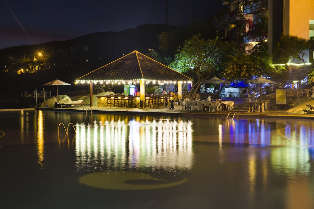 Rock Water Bay Beach Resort &amp; Spa 2/50