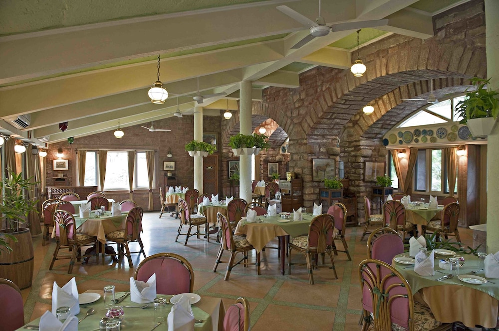 WelcomHeritage Bal Samand Lake Palace 27/47