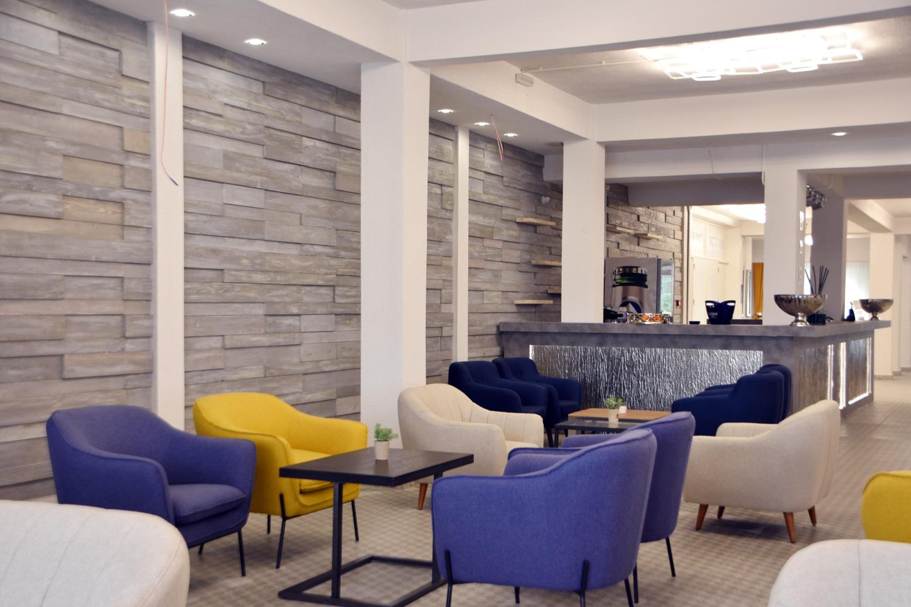 Victoria Hotel 32/48