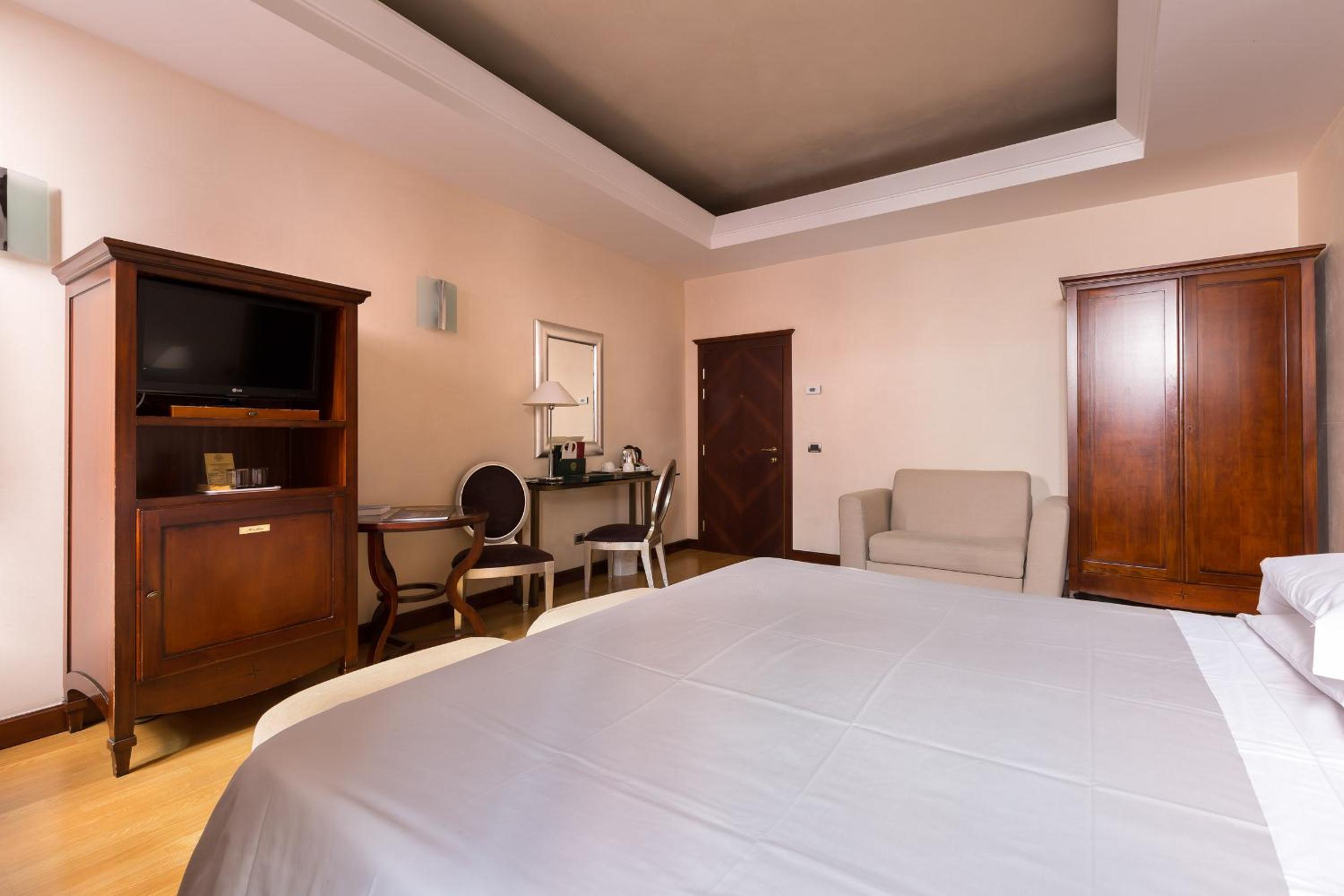 Junior Suite, Queen Bed