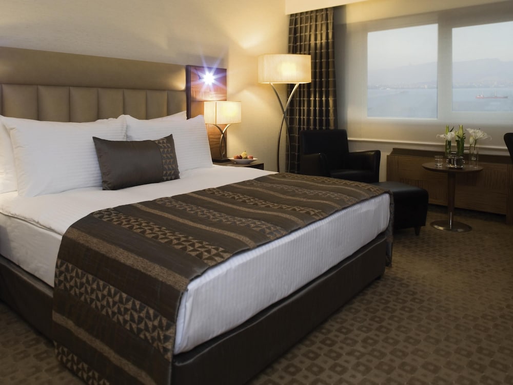 غرفة تنفيذية بسرير كينج، Movenpick Hotel Izmir 4/9