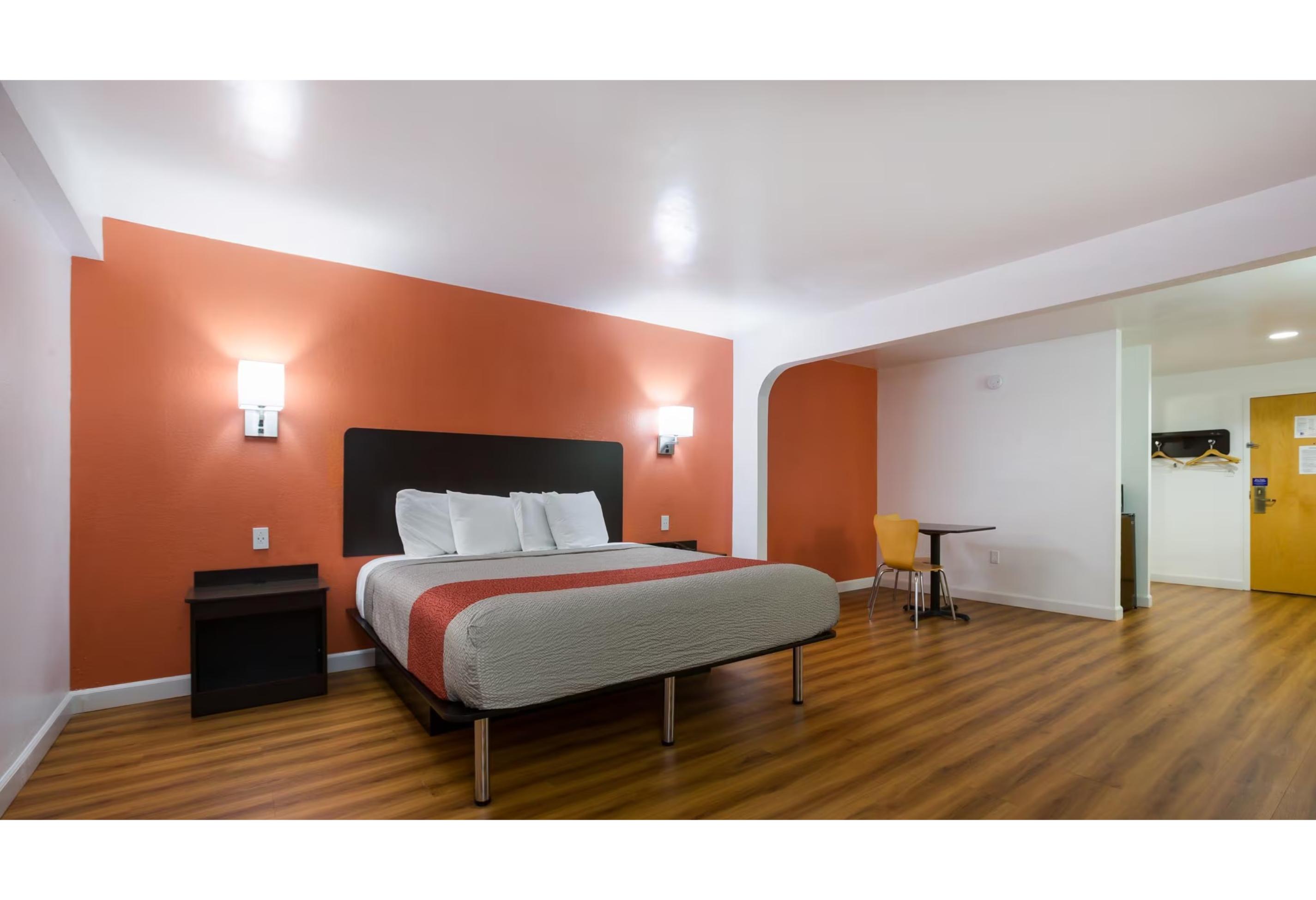 1 King Bed - Mobility Accessible RI Shower Nsmk