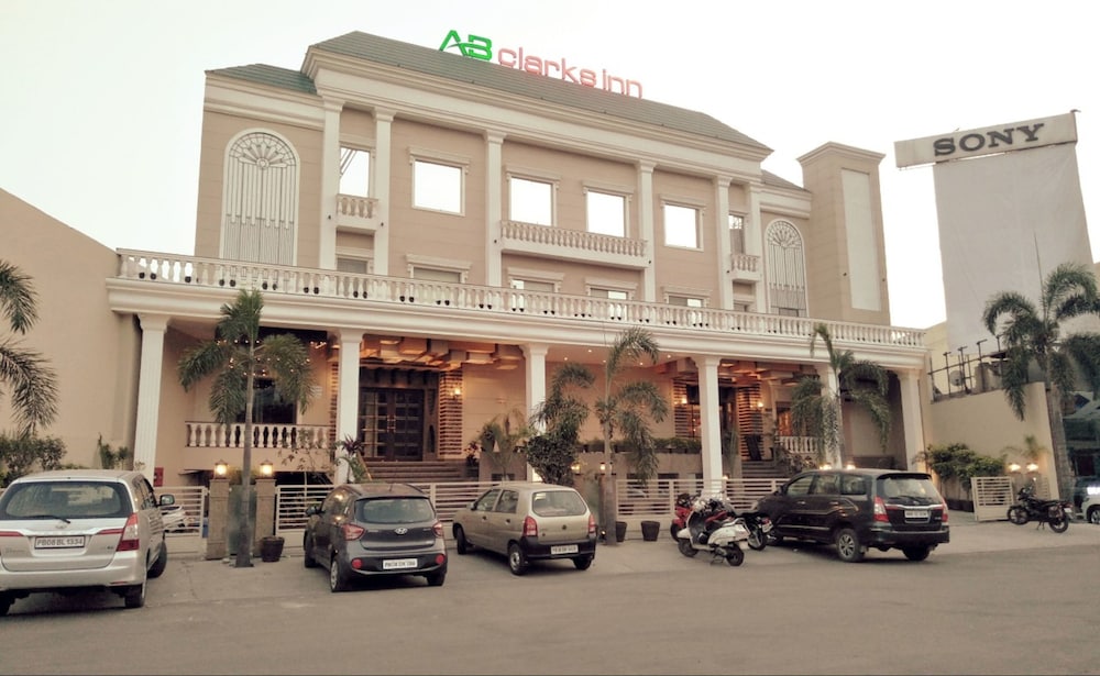 Ab Clarks Inn Jalandhar 14/17