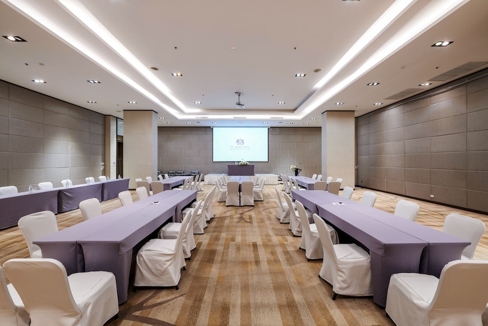 TK. Palace Hotel & Convention Bangkok 150/160