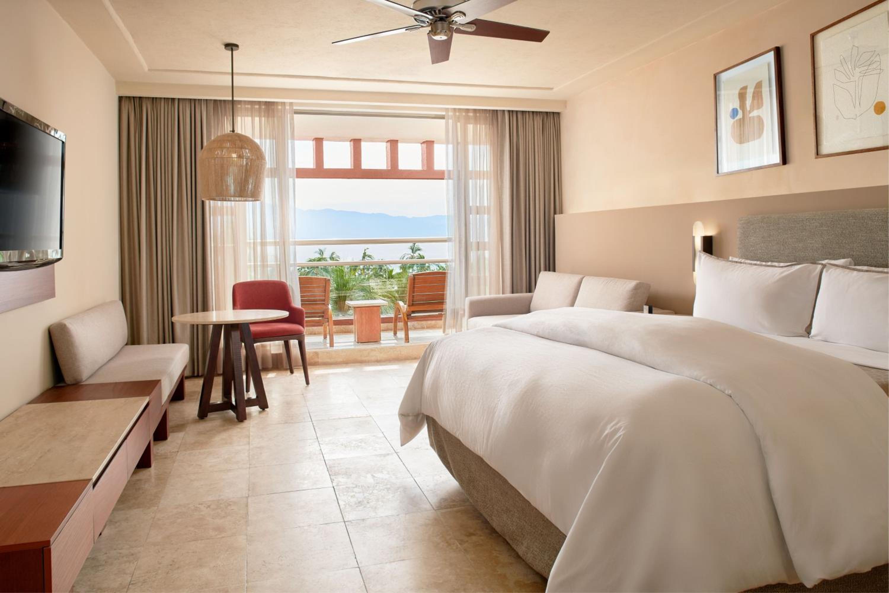 Sky, Junior Suite, King Bed, Pool and Ocean View, High Floor