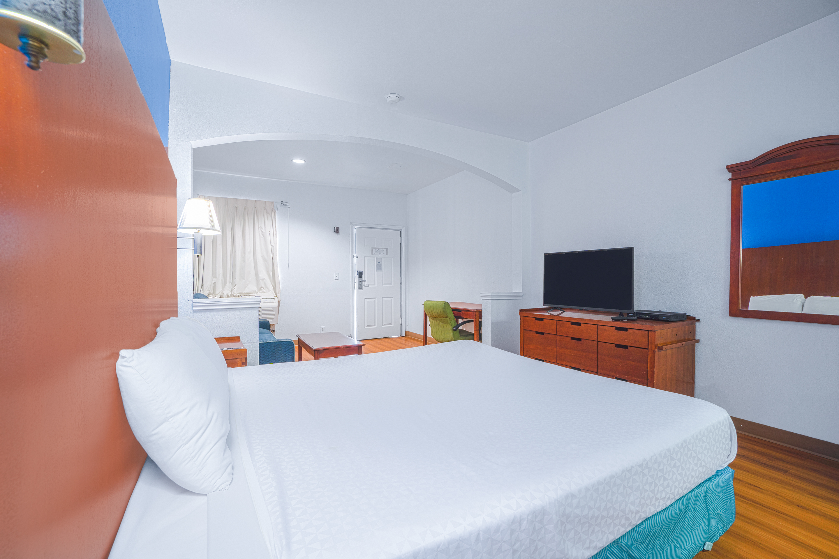 ROOM, KING BED