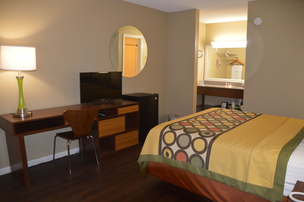 Super 8 by Wyndham Monticello 10/26