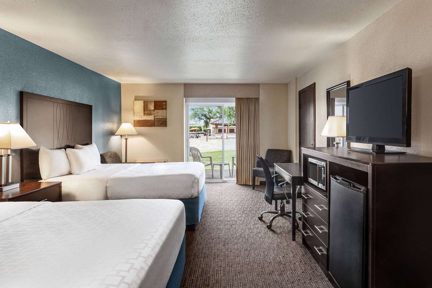 AmericInn by Wyndham La Crosse Riverfront Conference Center 14/45