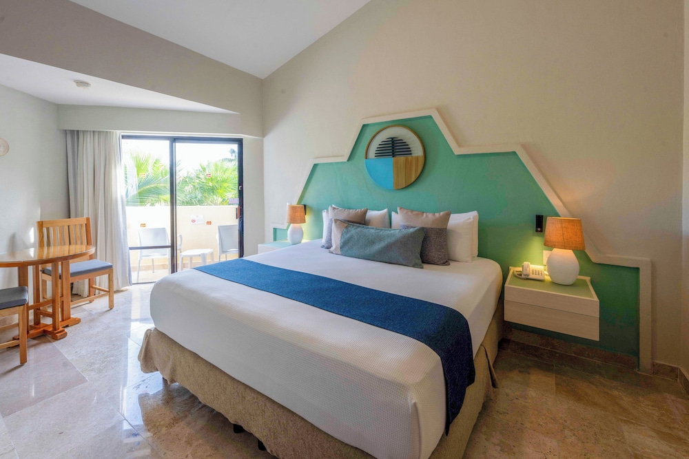 ROOM, QUEEN BED, ACCESSIBLE
