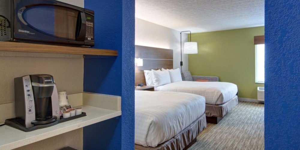 Holiday Inn Express Indianapolis Southeast 26/69