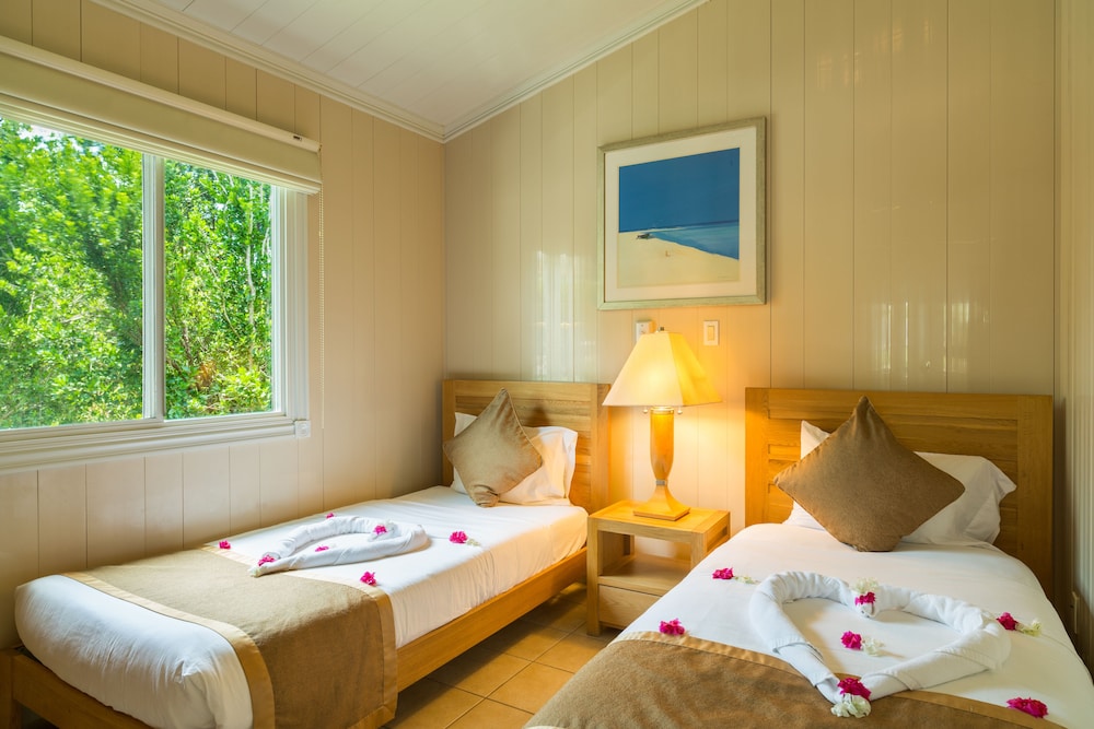 2 BEDROOMS, CLASSIC, COTTAGE, QUEEN AND TWIN BEDS, GARDEN VIEW