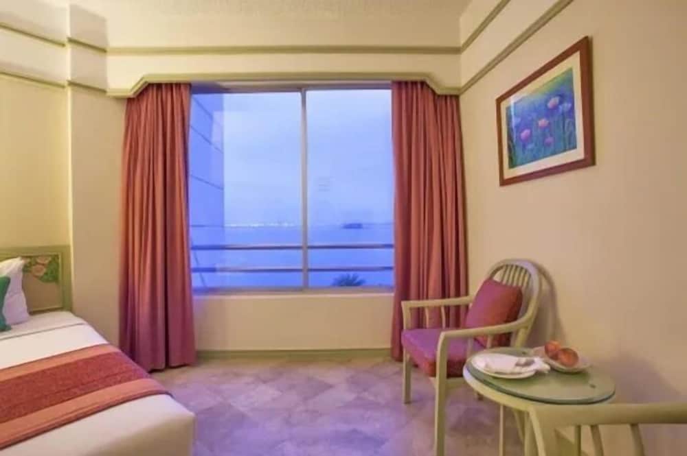 Cholchan Pattaya Beach Resort 42/74