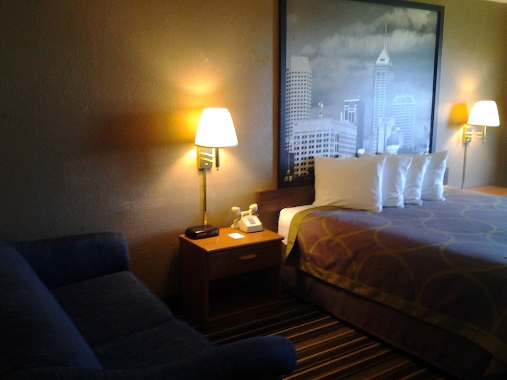 Super 8 By Wyndham Plymouth 12/21